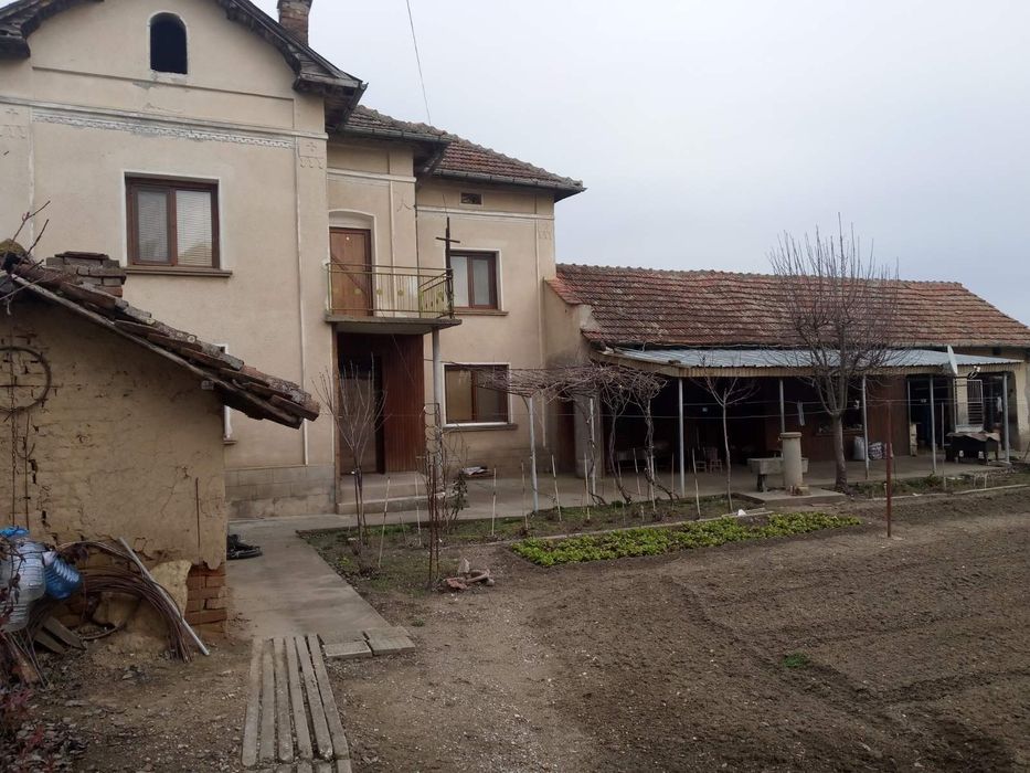 Продава се Къща в с. Долни Луковит, Област Плевен - 900 кв.м за 32 €/кв.м - Снимка #2