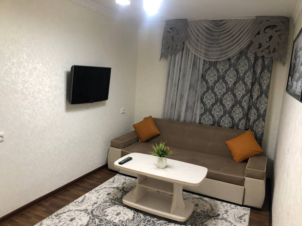 Продаётся мост Мукимий 1*2 комнатная квартира