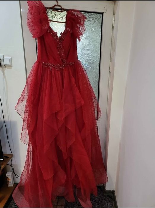 Официални рокли.