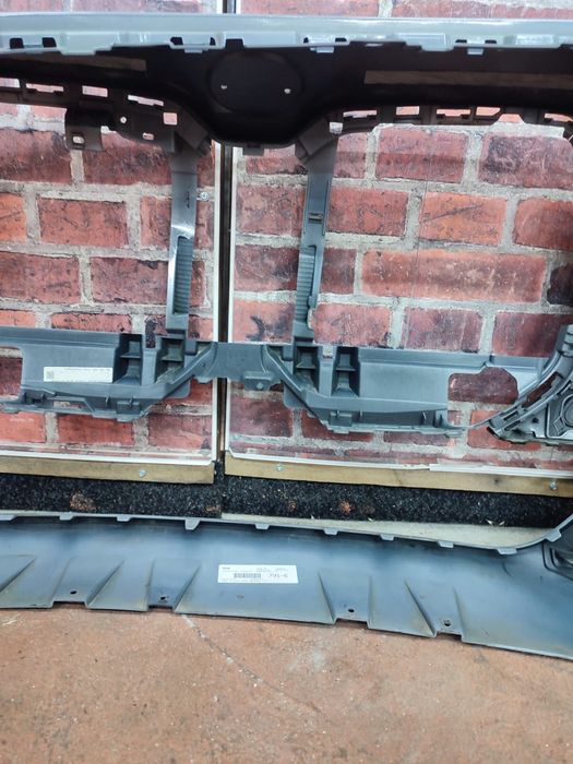 Bara fata Bmw seria 7 G70 M-pachet