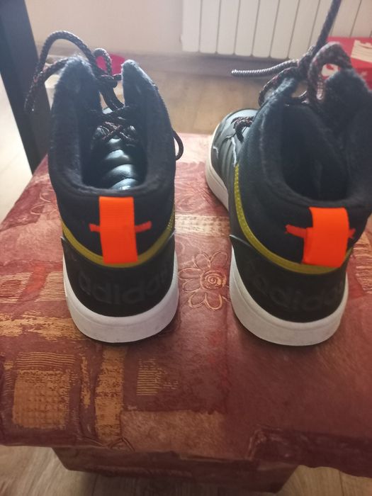 Продавам маратонки,,Adidas "