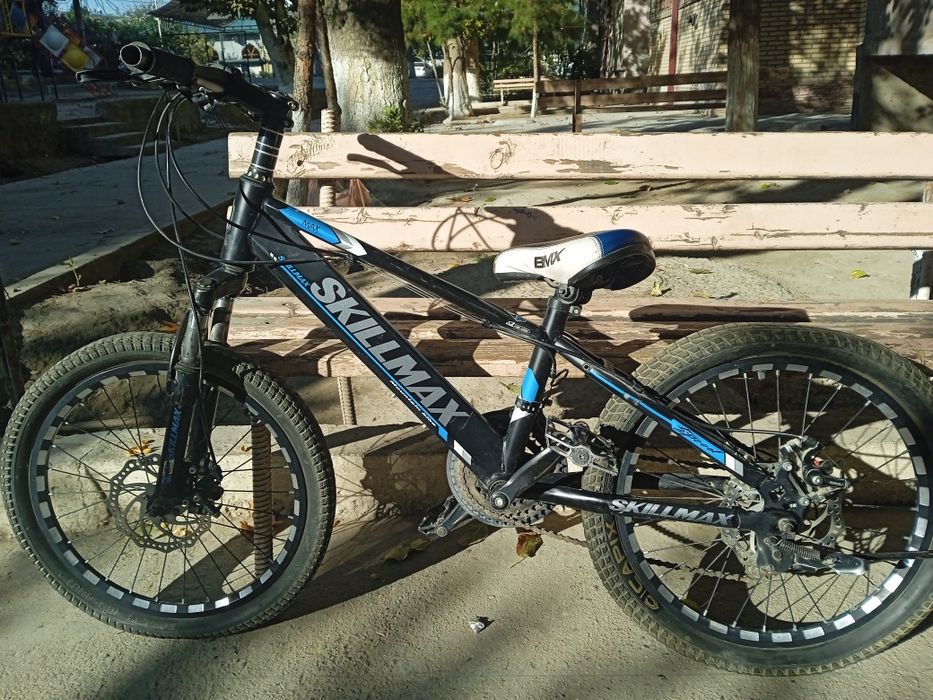 Велосипед и велосипедный замок