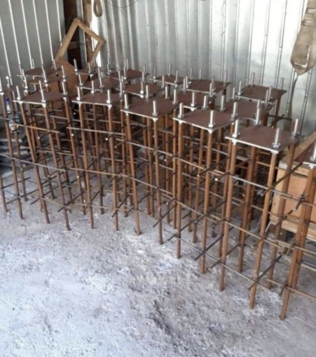 Vand hala metalica 10x15x4 
4 ferme si 8 stalpi la 2.200euro