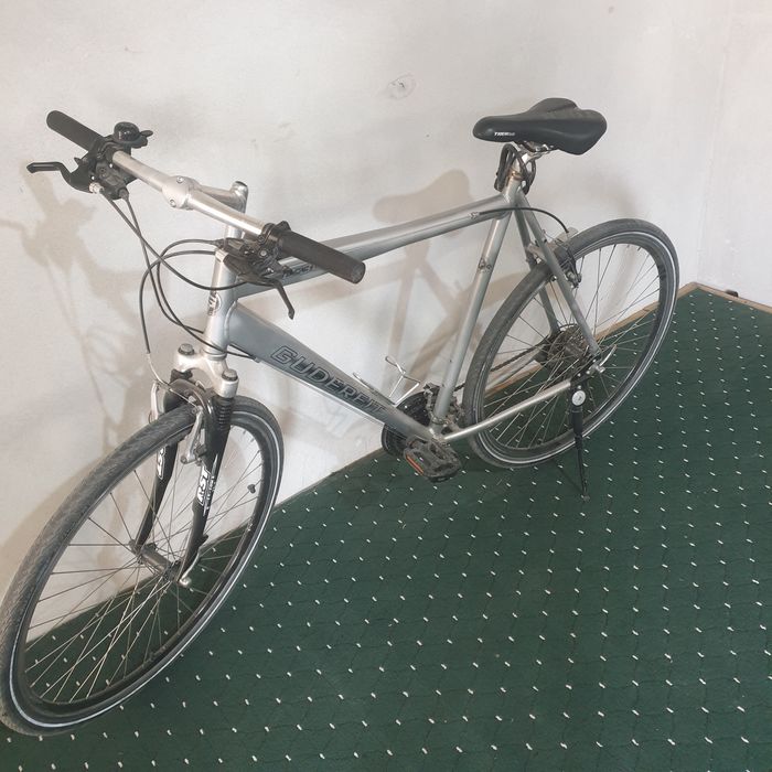 zudlik bilan velosiped sotiladi