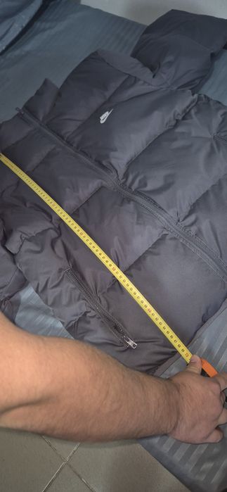 Geaca nike pufer ,mărimea M ,dar merge si L .ATENTIE CULOARE GRI!!!