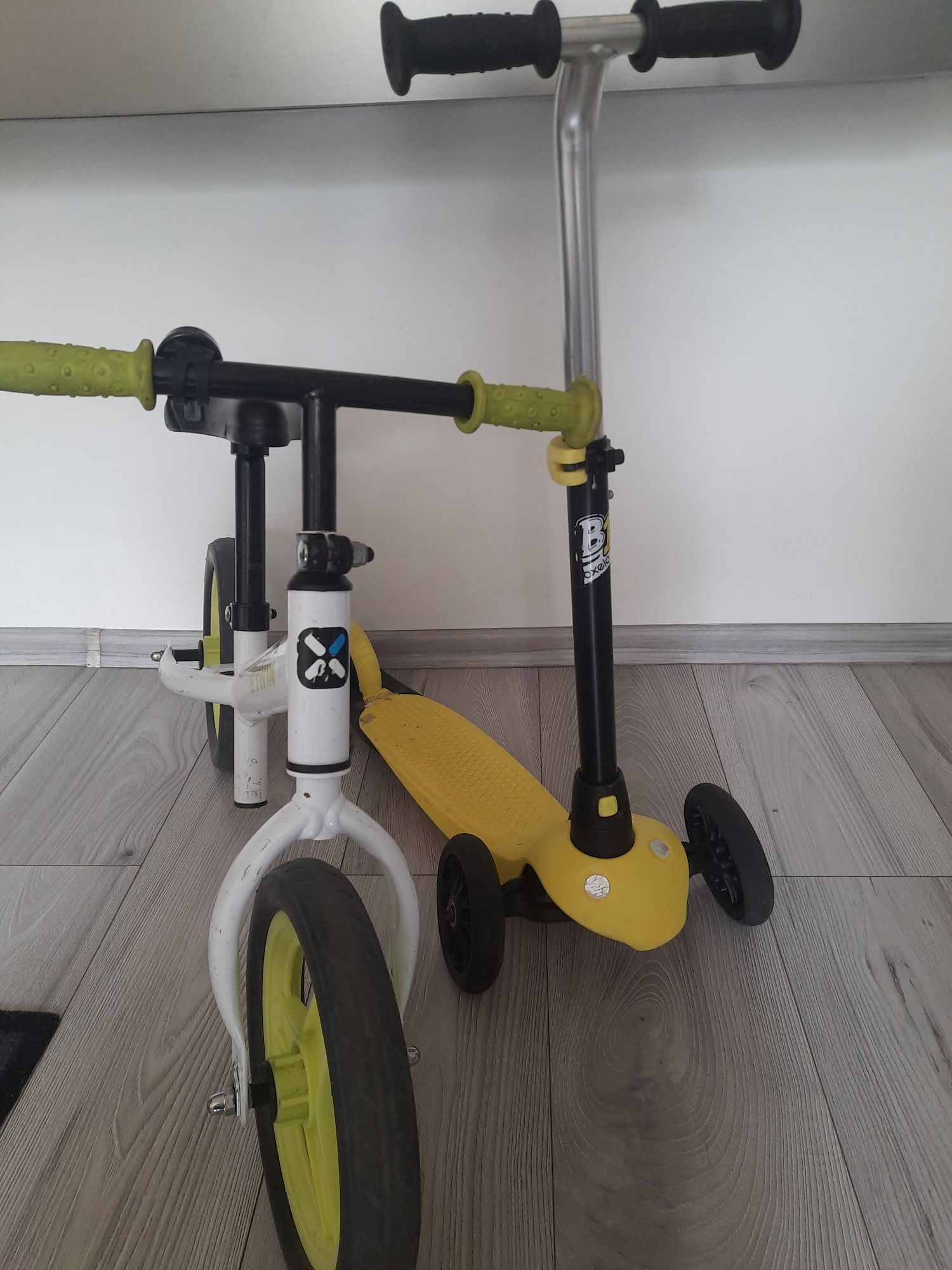 Vând bicicleta si trotineta