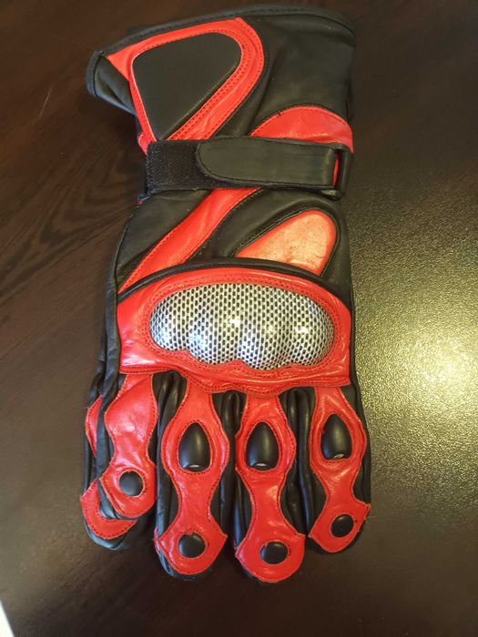 Продавам спортни  ръкавици  за  фитнес  и колелата и за моторите