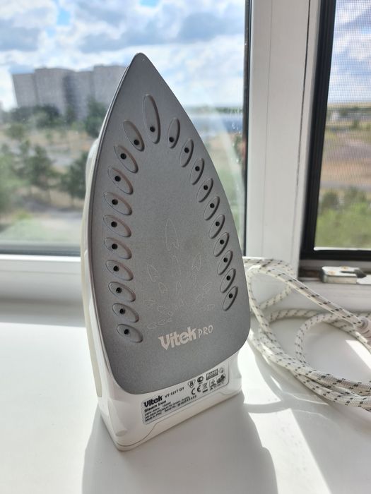 Продам Vitek  утюг