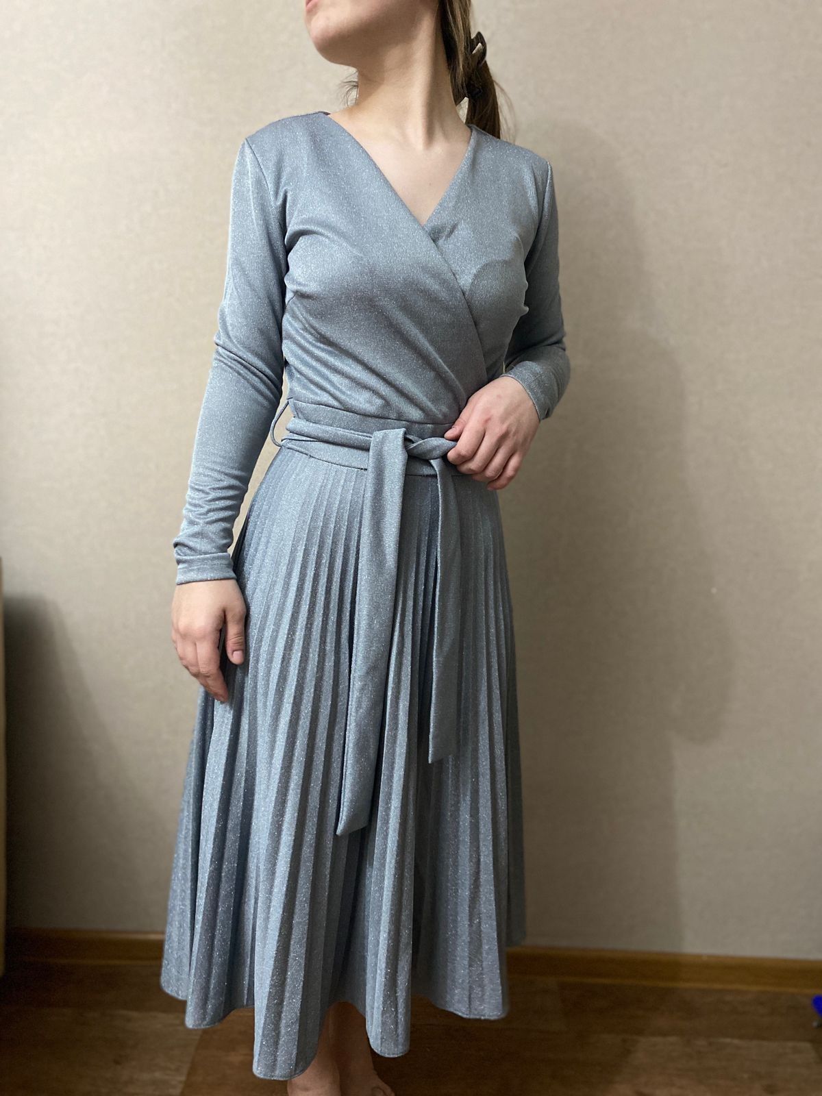 Женское платье  серое
