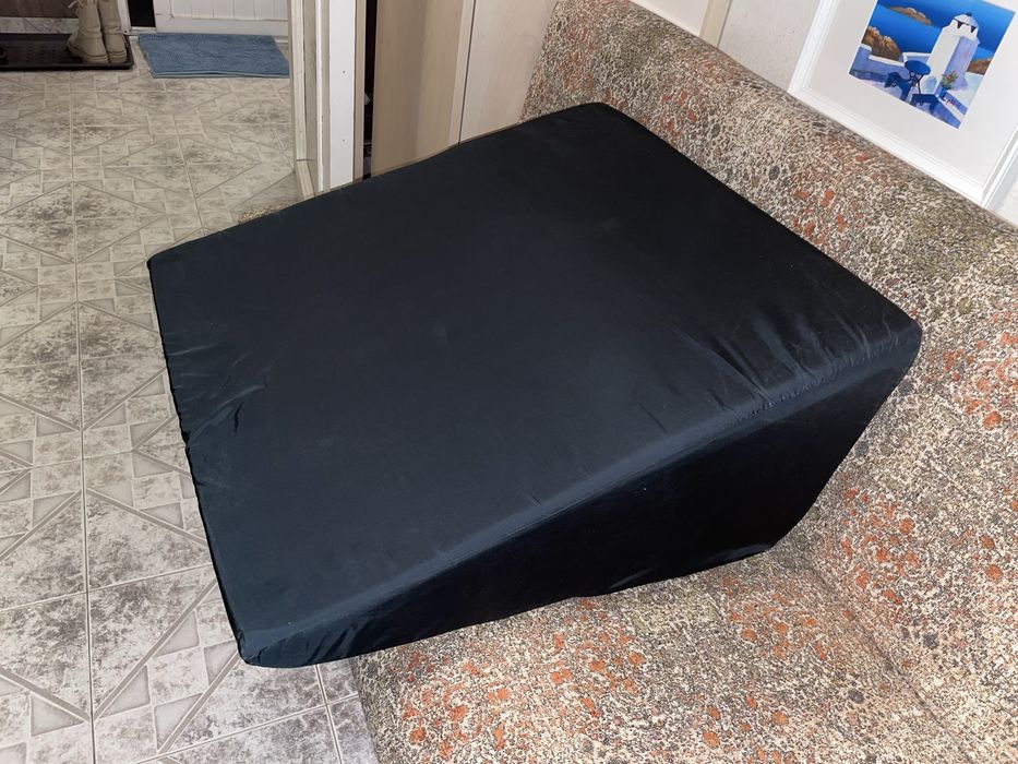 Антирефлуксна наклонена възглавница