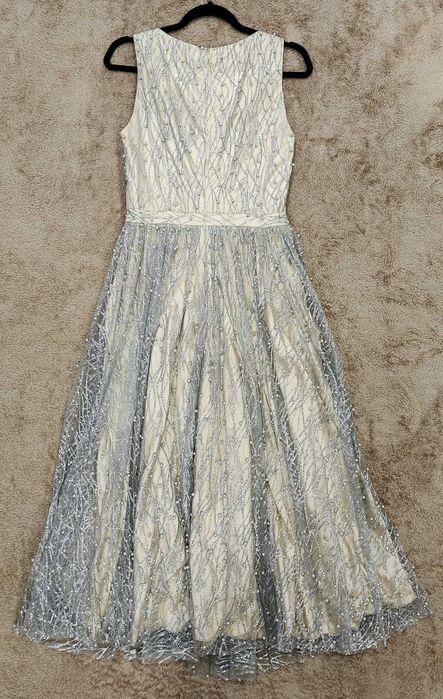 Rochie argintie din dantela si perle