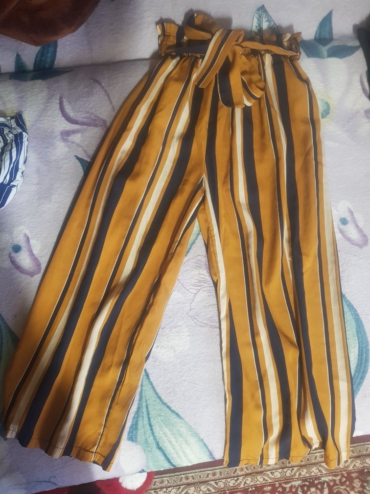 pantaloni la moda