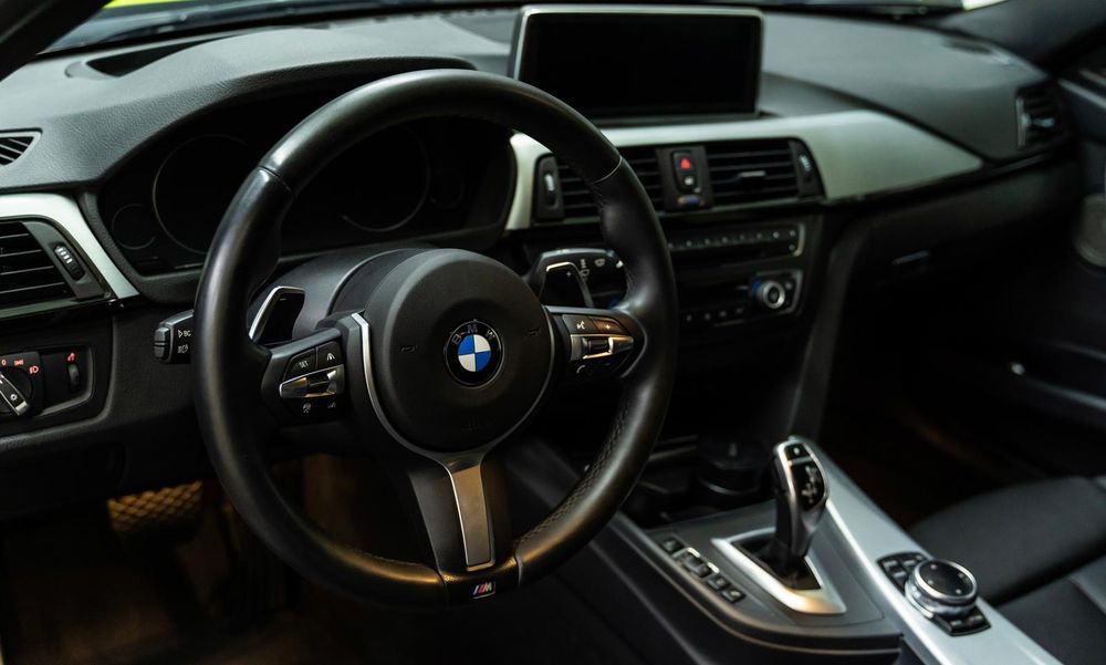 BMW 335d xDrive, stare impecabilă.