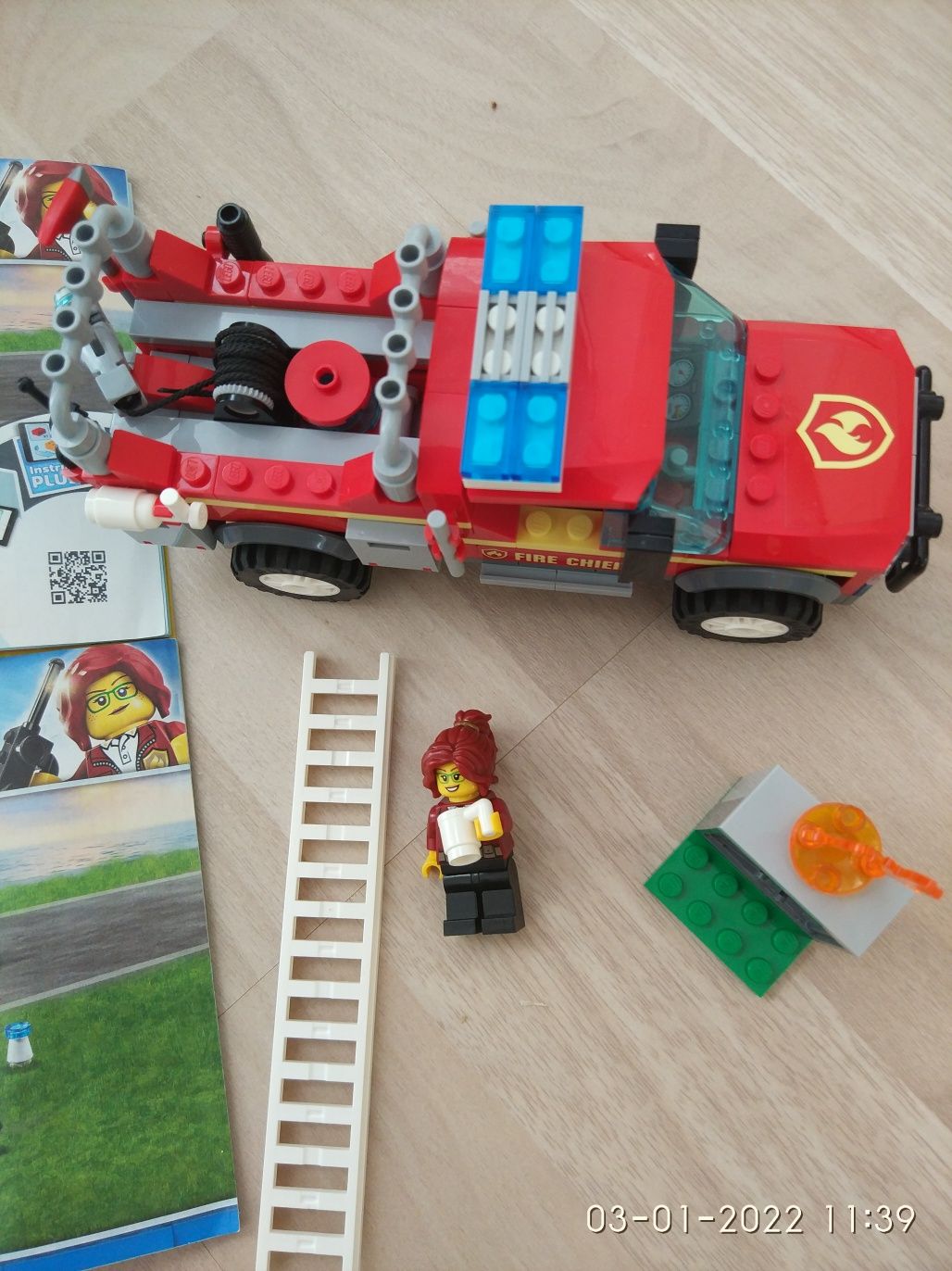 Лего сити камионът на командира на пожарната