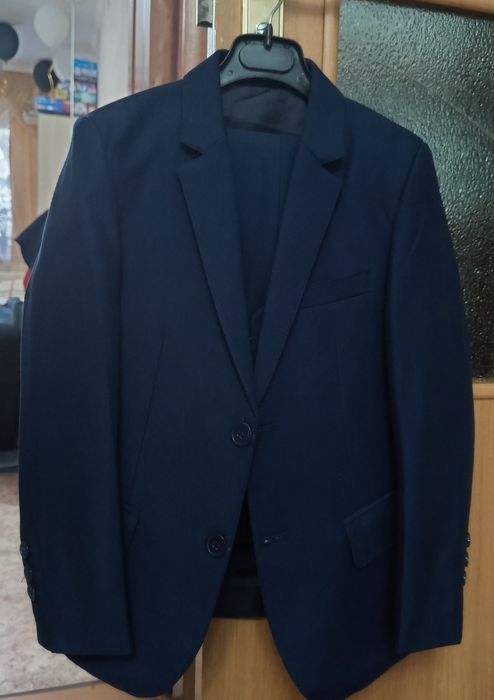 Продам костюм на мальчика тройка