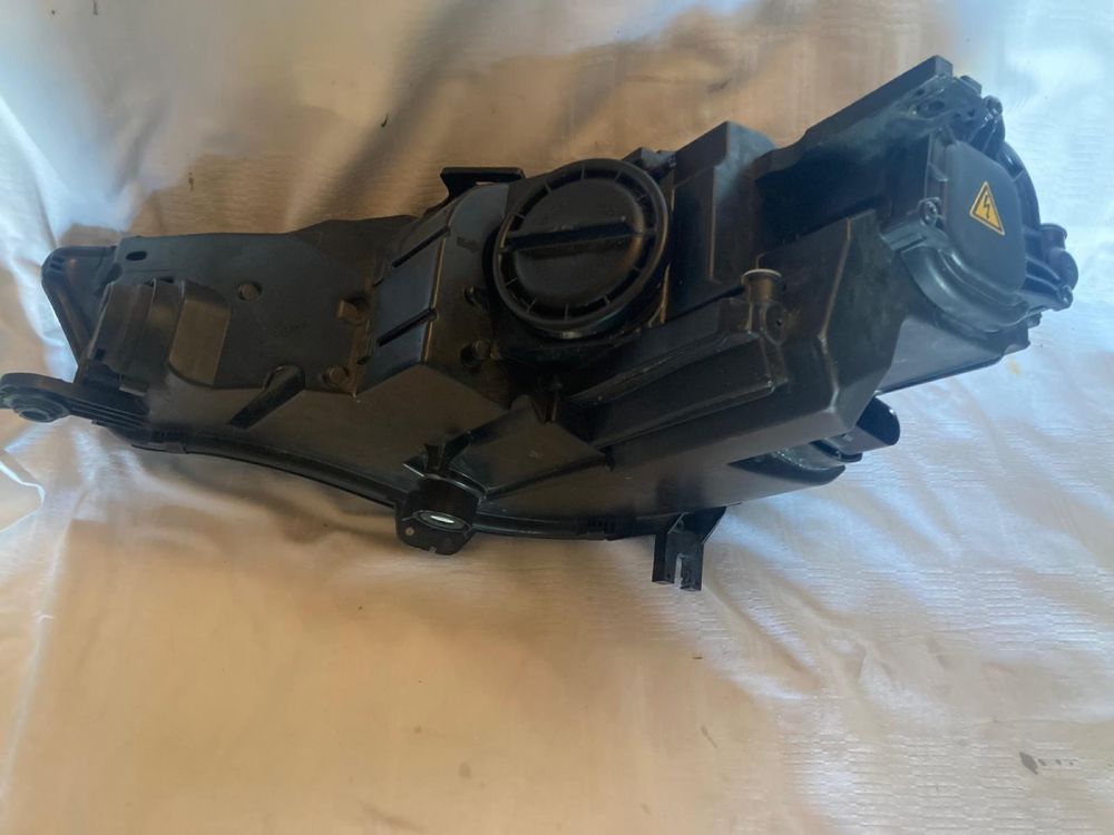 Far Xenon dreapta Audi A4 B9
