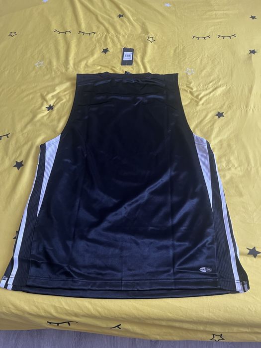 Maieu Adidas nou cu eticheta