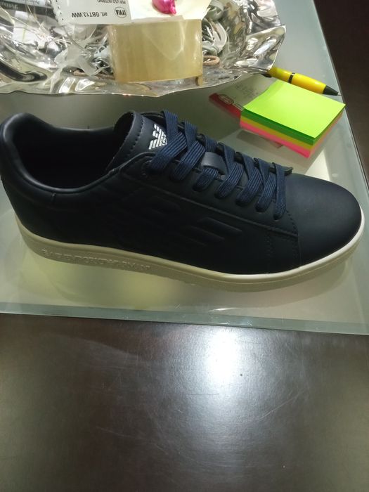 Vând adidași originali Emporii Armani