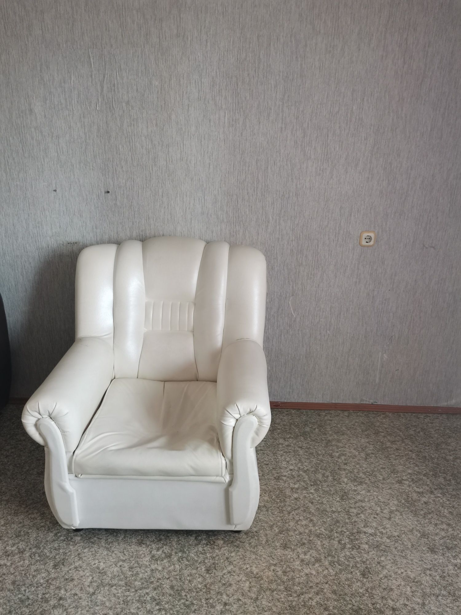 Продается одно кресло