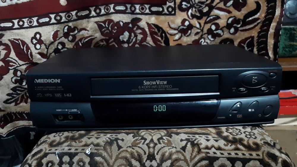 Vând video recorder medion în stare bună