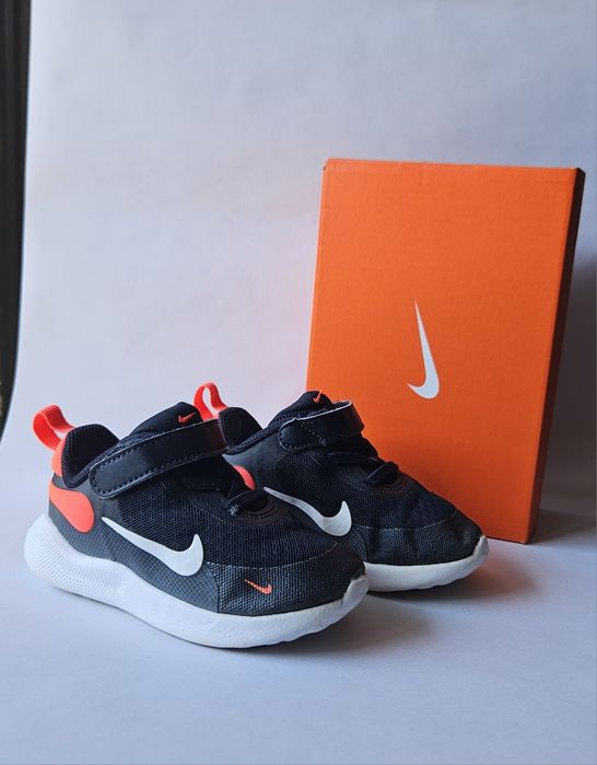 Обувки NIKE Revolution 7