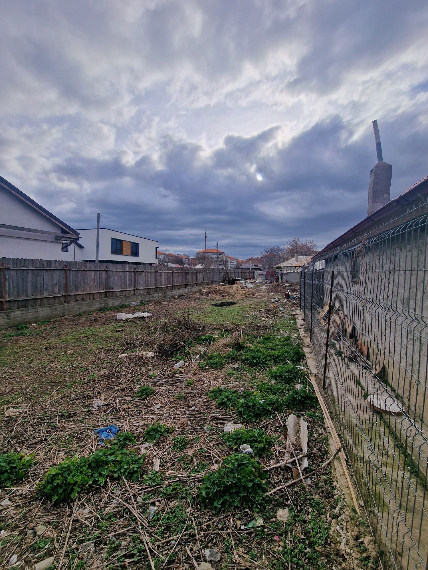 Vand casa ce necesita renovare in Slobozia cu teren in suprafata de 6