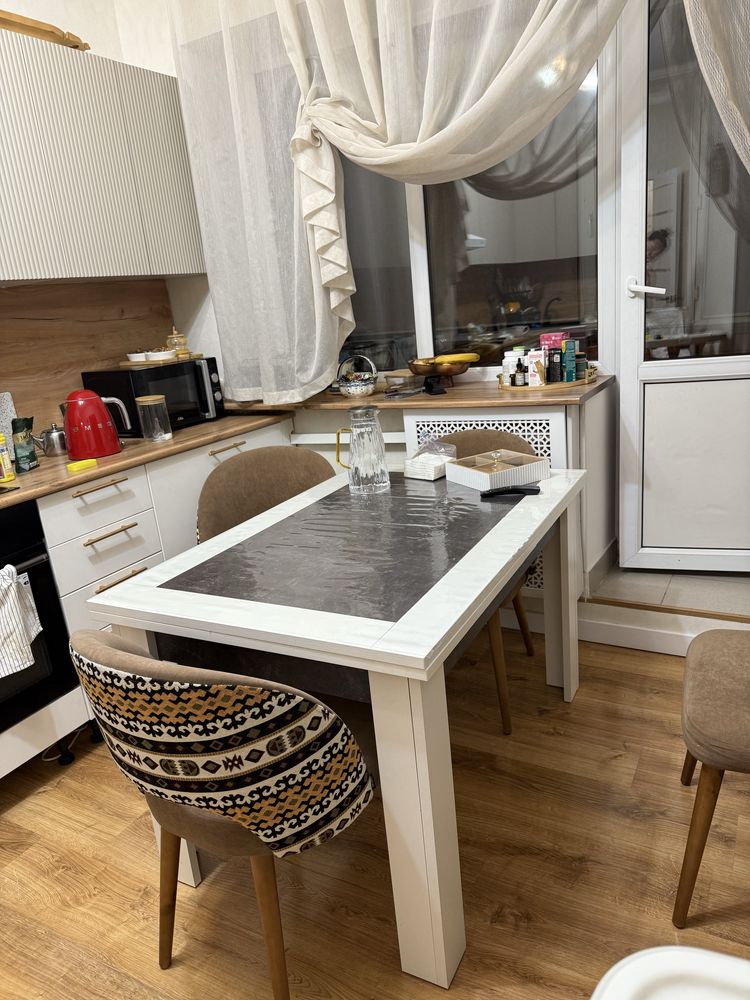 Продам кухонный стол