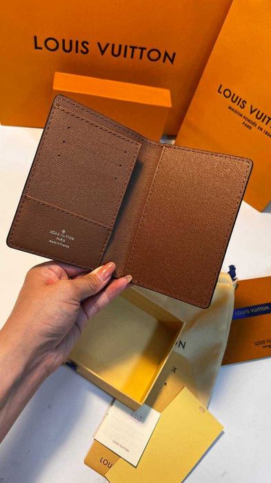 In stoc Portofel pentru bărbați piele Louis Vuitton 60181-4