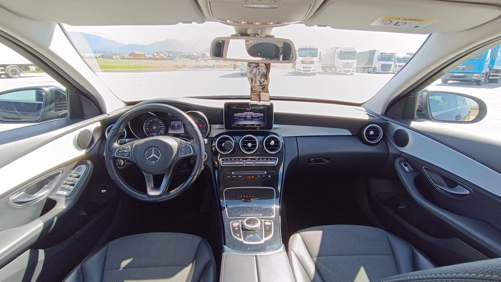 Vând Mercedes C200