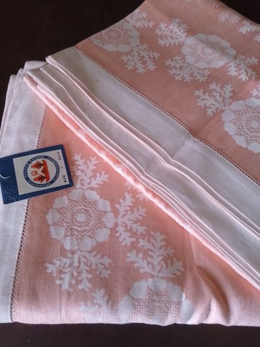 Продаются скатерти