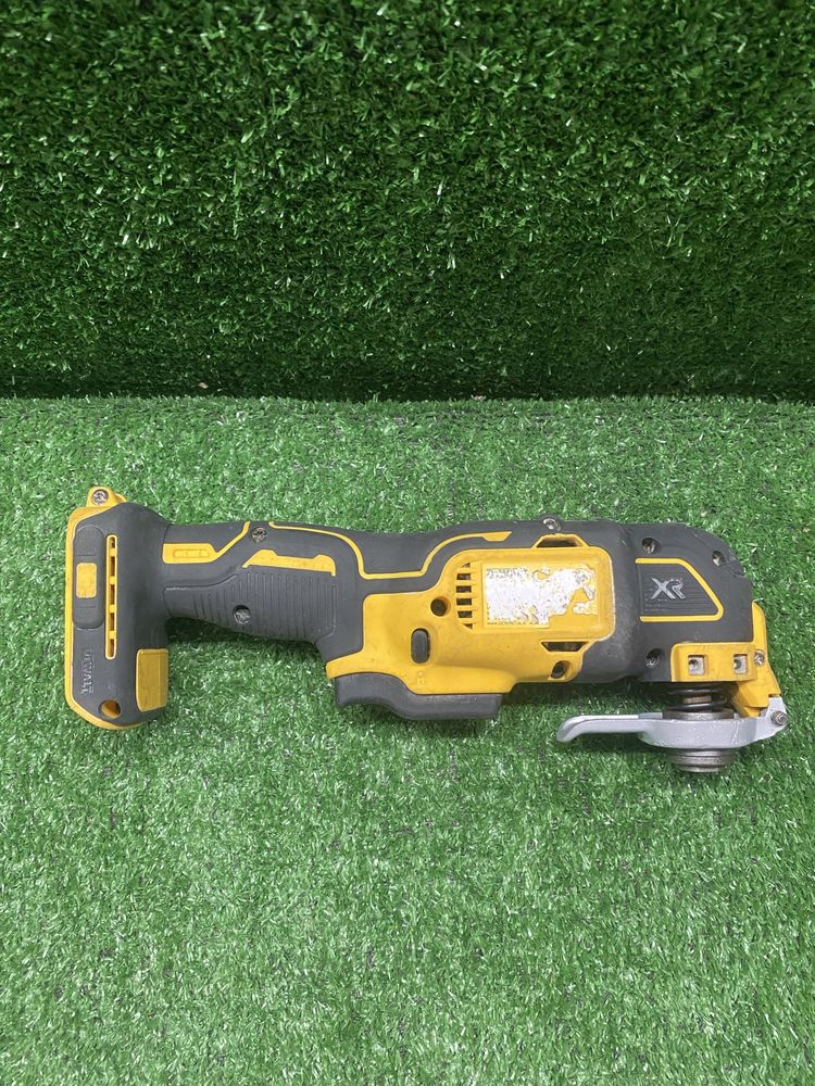 Безчетков Мултитул Dewalt DCS355
