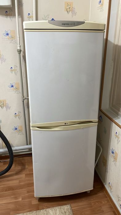 Холодильник рабочий LG
