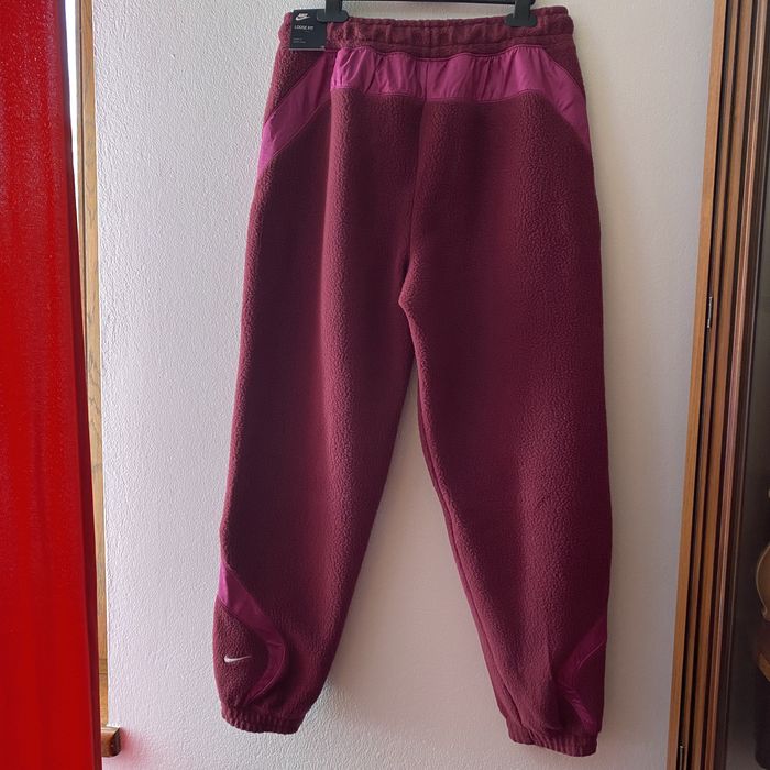 Pantaloni sport Nike dama deosebiti