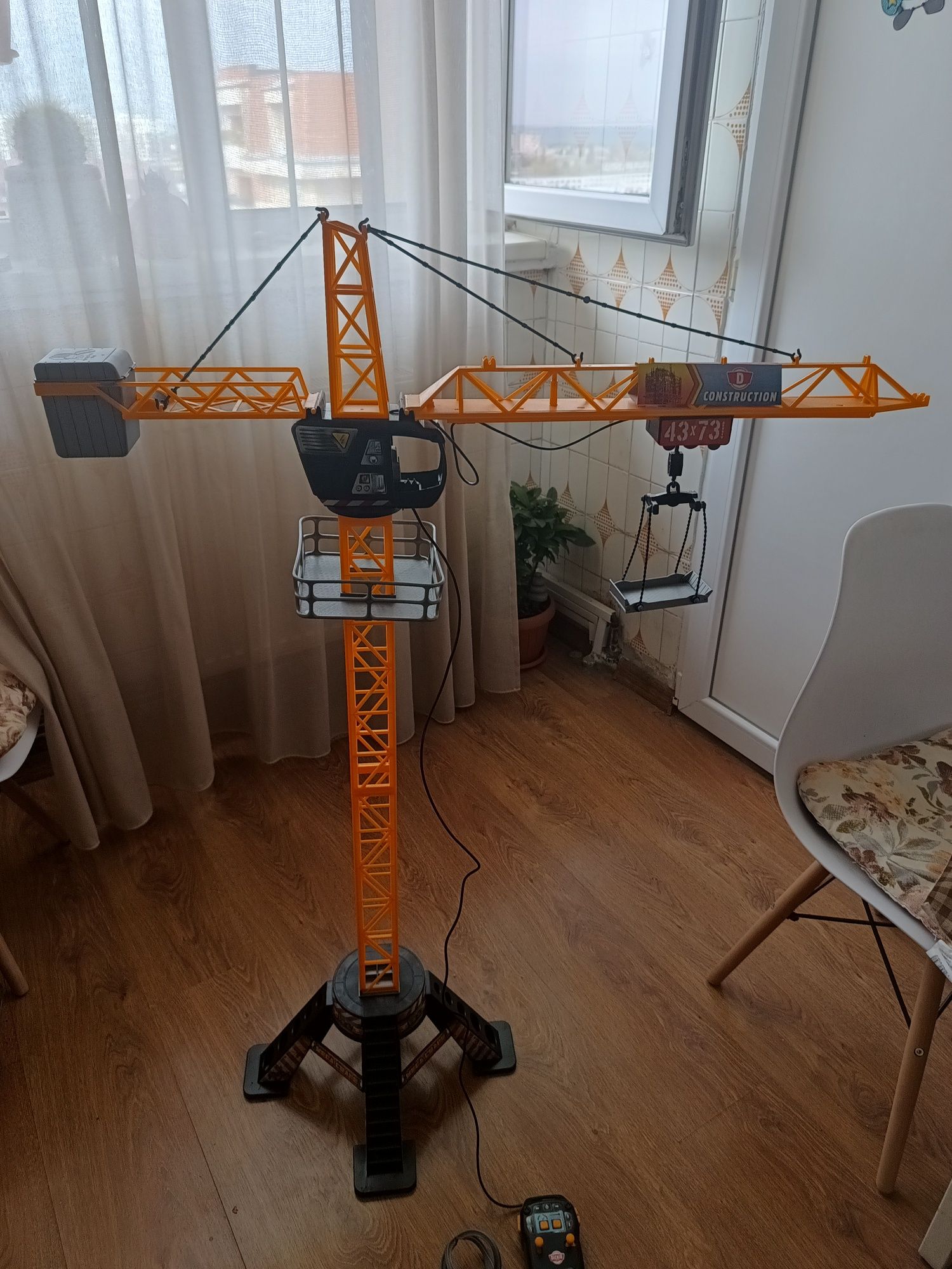 Macara Mega Crane