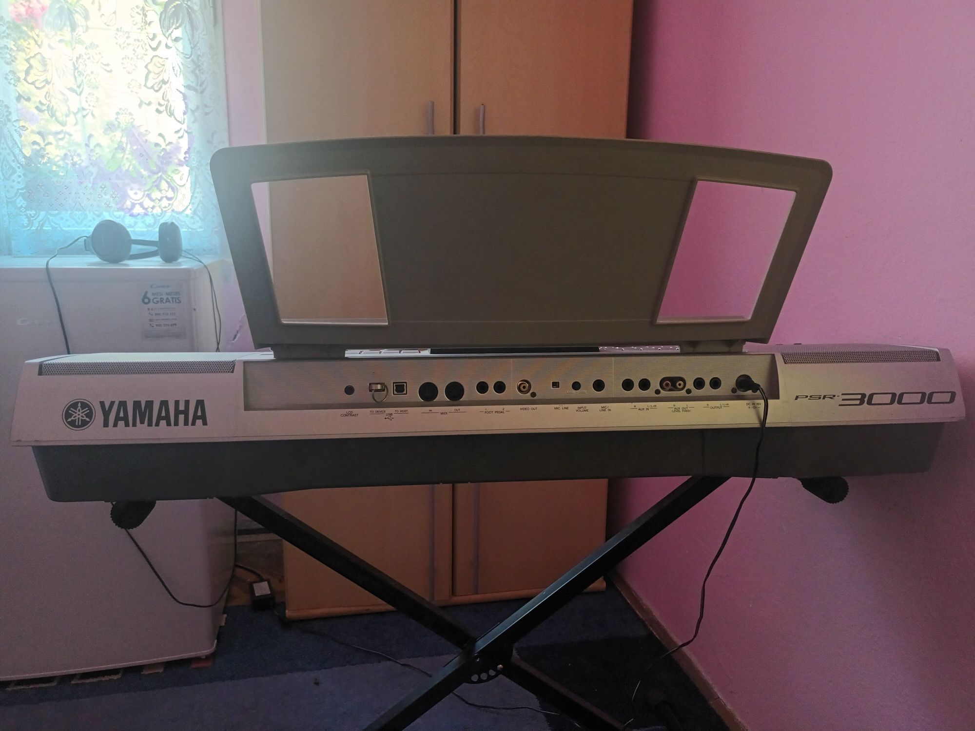 Yamaha psr 3000 cu microfon + stativ