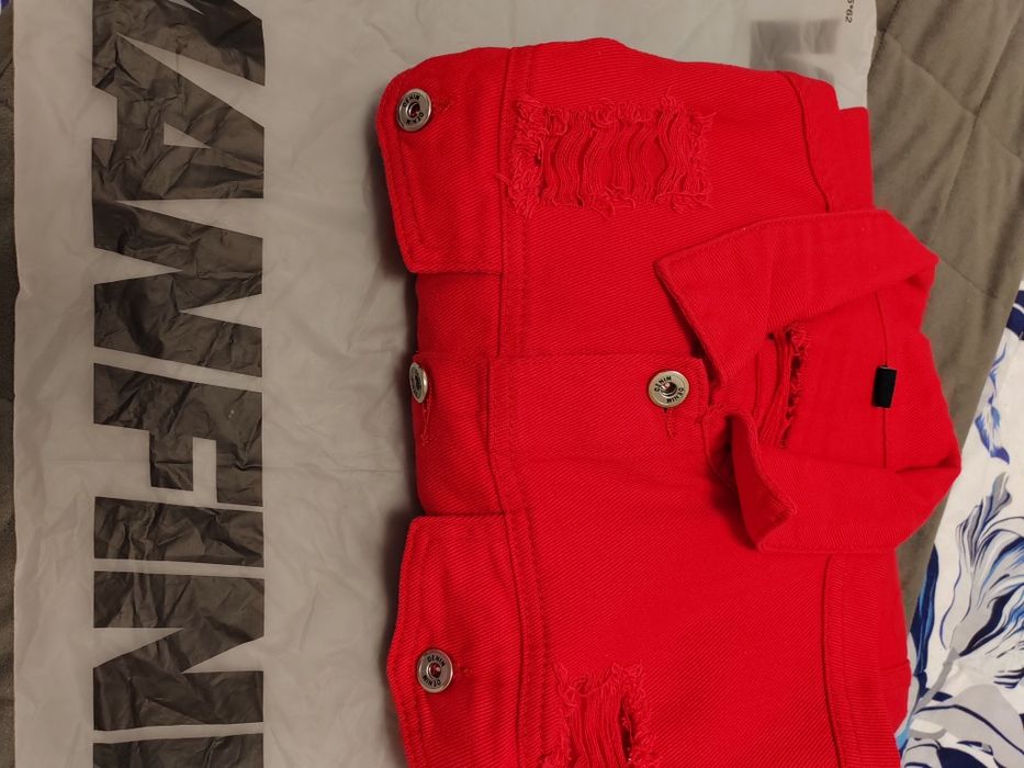 Vând geaca noua de blugi