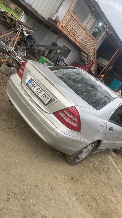 Vand Mercedes C180 an 2002 vand intreg pentru dezmembrari