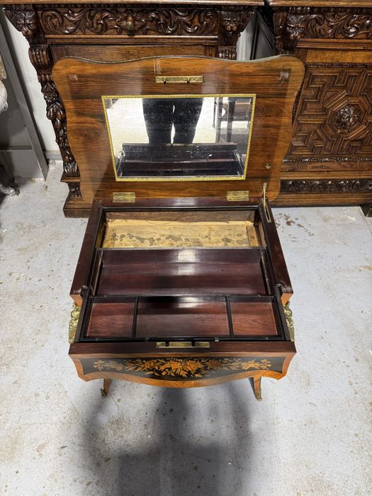 Masuta de machiaj, ludovic XV, cu filee, intarsii si ornamente bronz