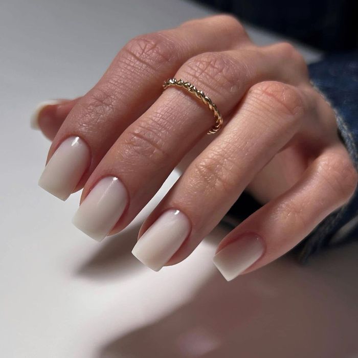 Manichiura cu gel / programari disponibile ptr luna Decembrie