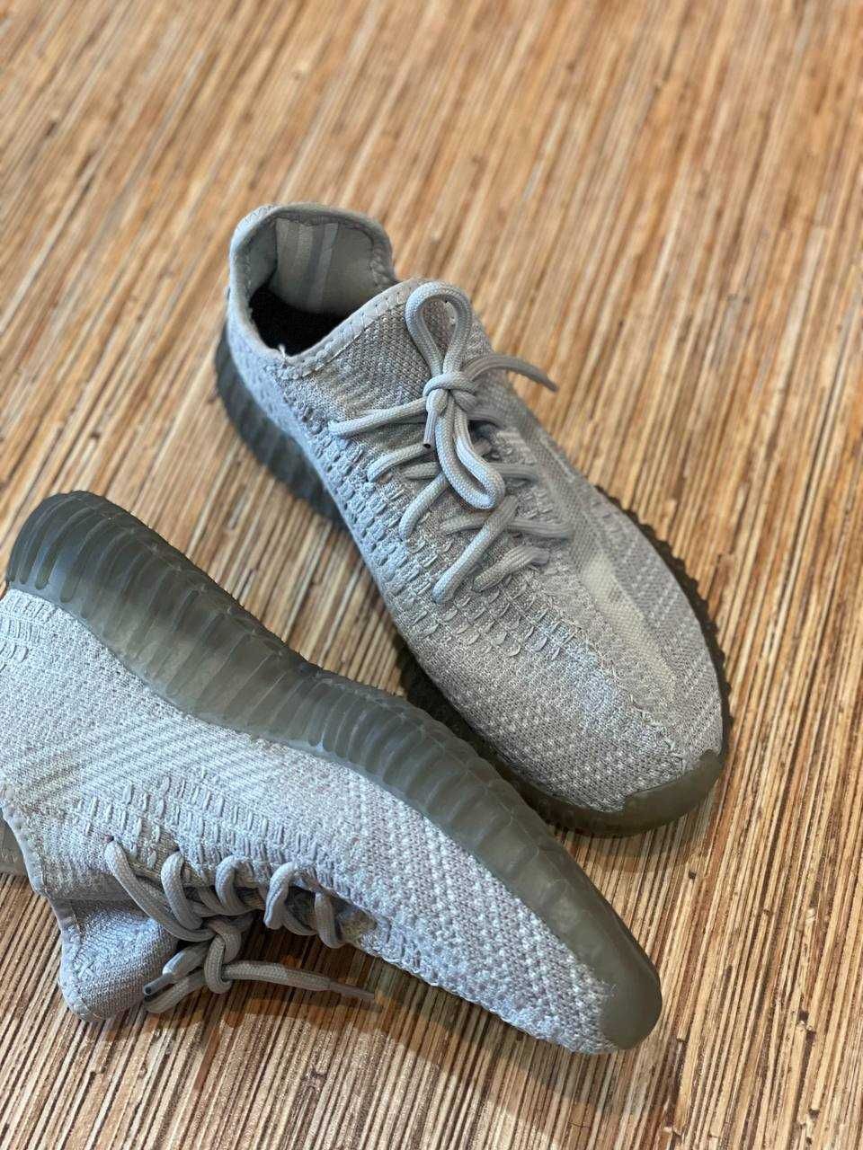 Кроссовки серые Adidas Yeezy