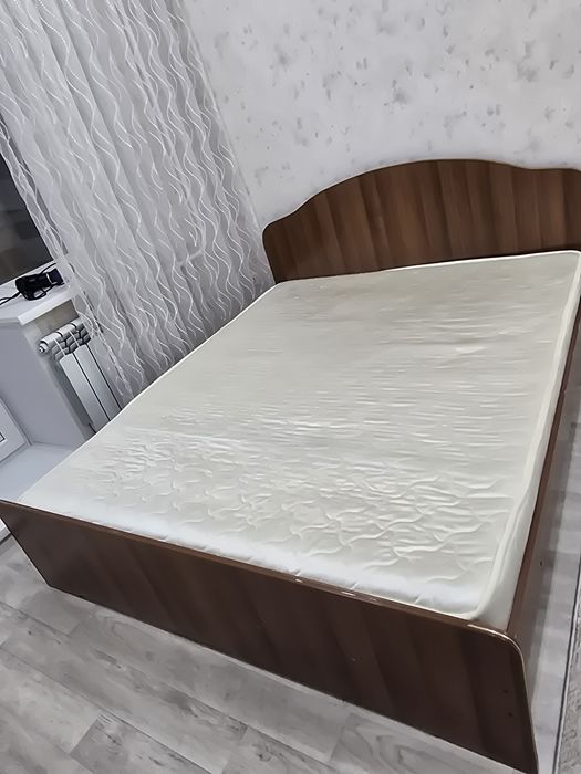 Двуспальная кровать