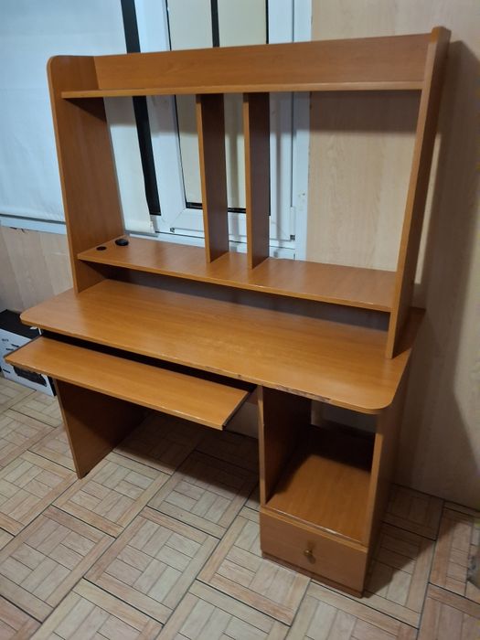 Компьютерный стол.