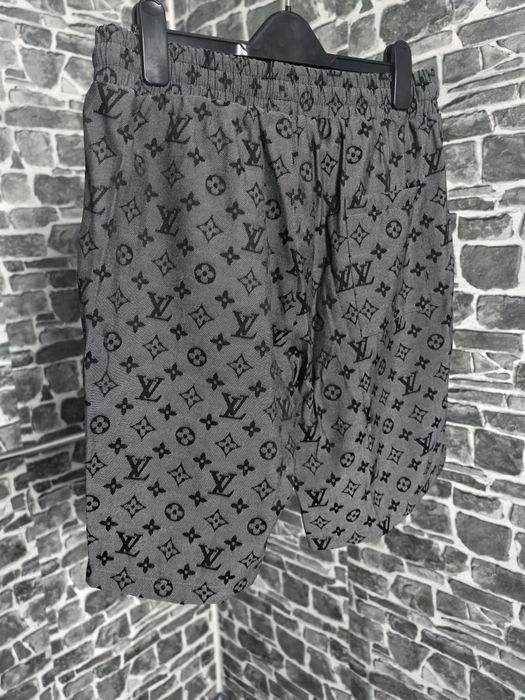 Luis Viton летен екип с яка