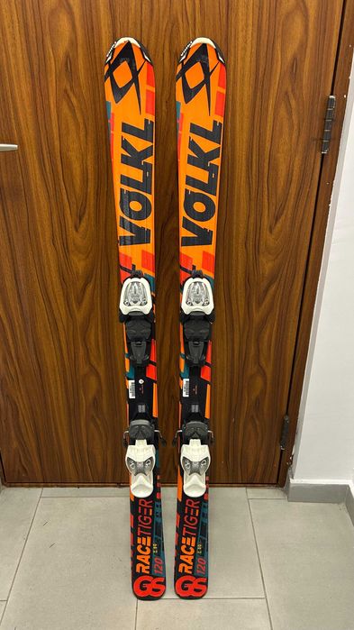 Schiuri, bete, snowboard