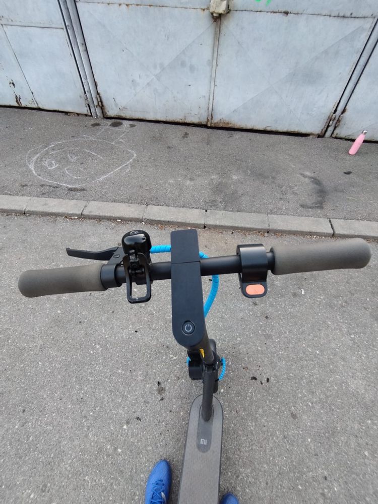 Vand trotineta xiaomi cu incarcator original
