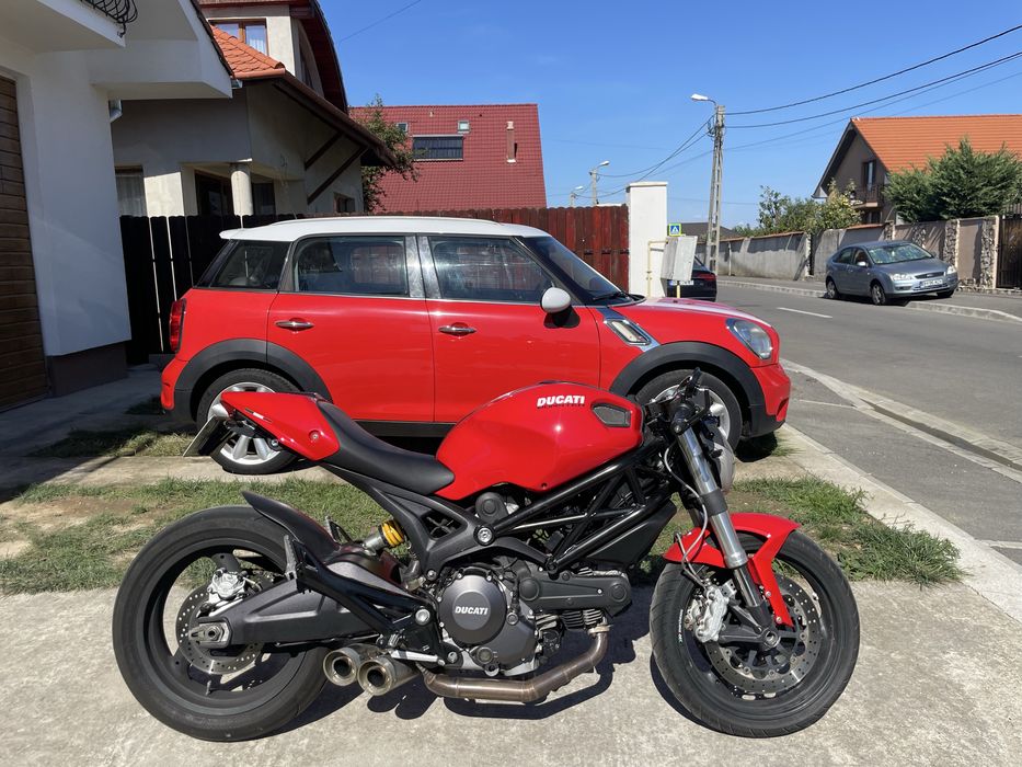 Vând Ducati Monster 696