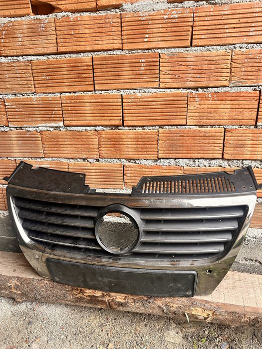 Предна рашетка за passat b6