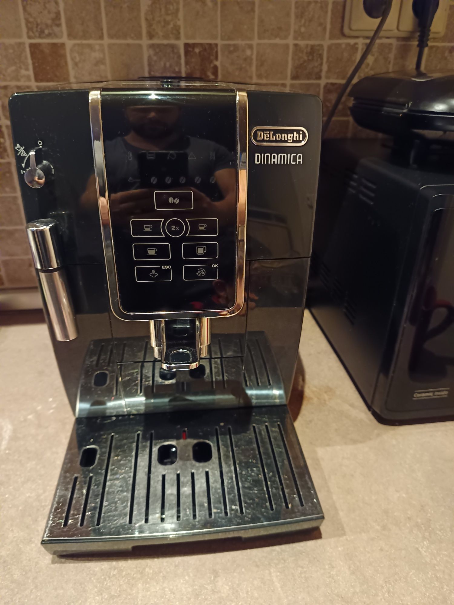 Aparat de cafea DeLonghi Dinamica