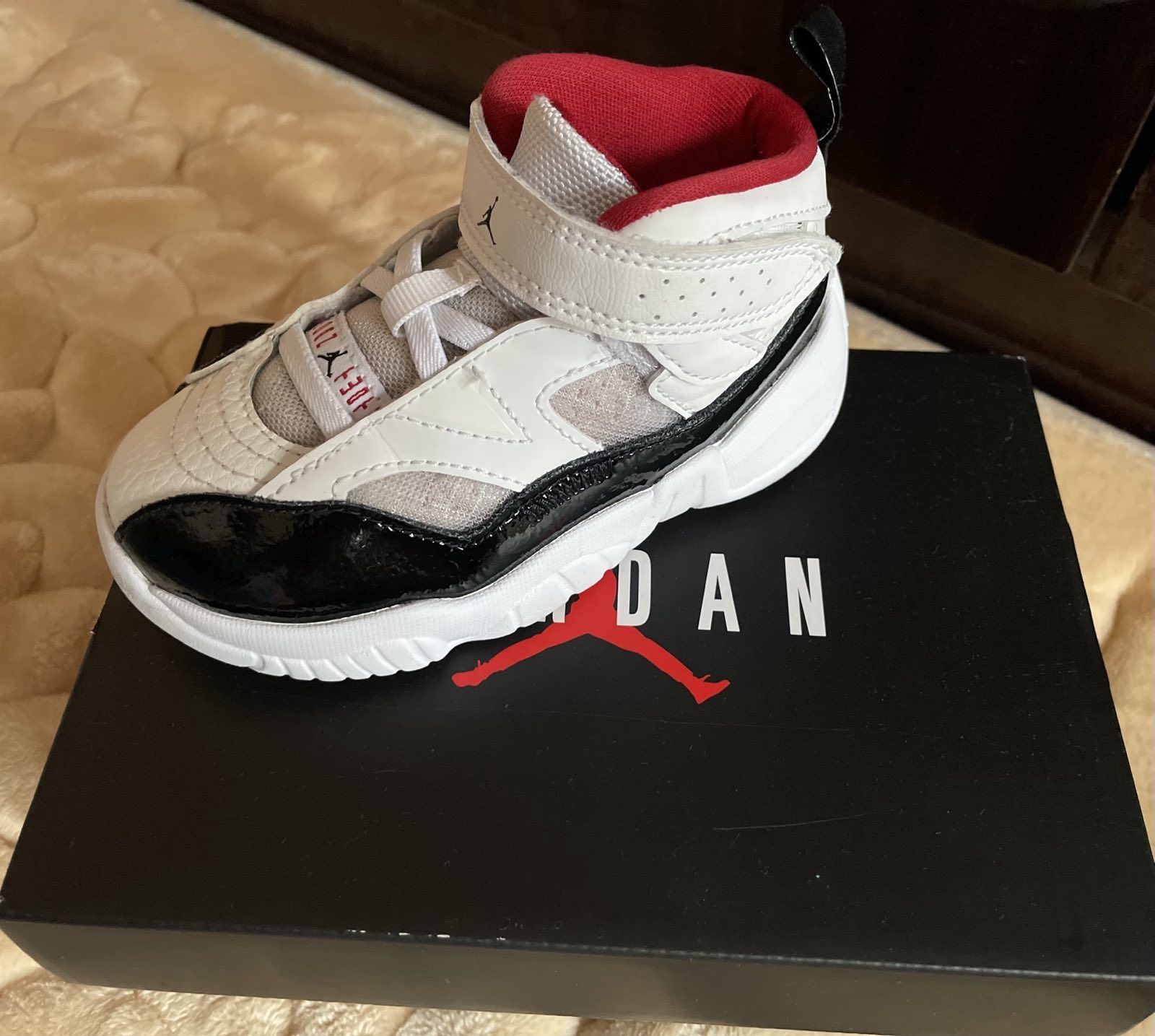 Продавам детски обувки JORDAN
