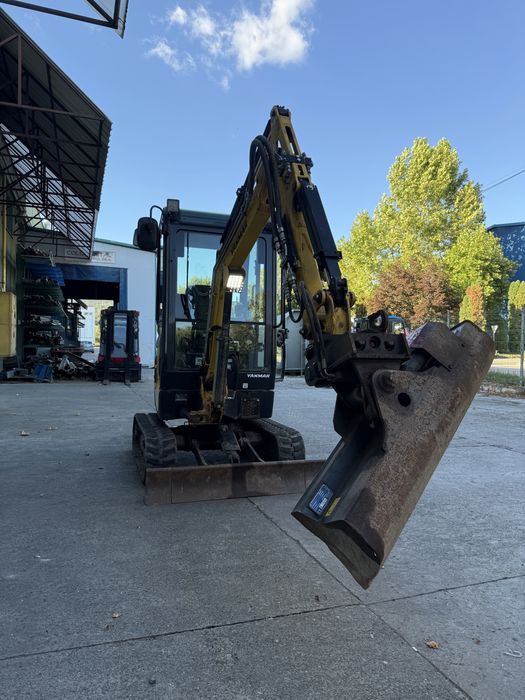 De vanzare sau da inchiriat miniexcavator Yannmar